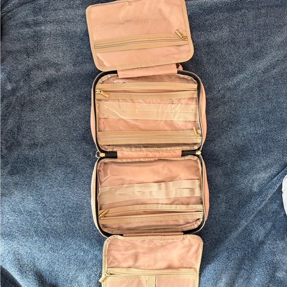 Carrywell Toiletry Bag Travel Bag with Hanging hook 🪝 - Picture 8 of 9